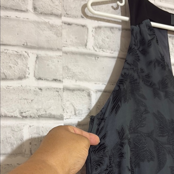 ASTR Black and Gray Floral blouse NWT size small - Picture 7 of 10